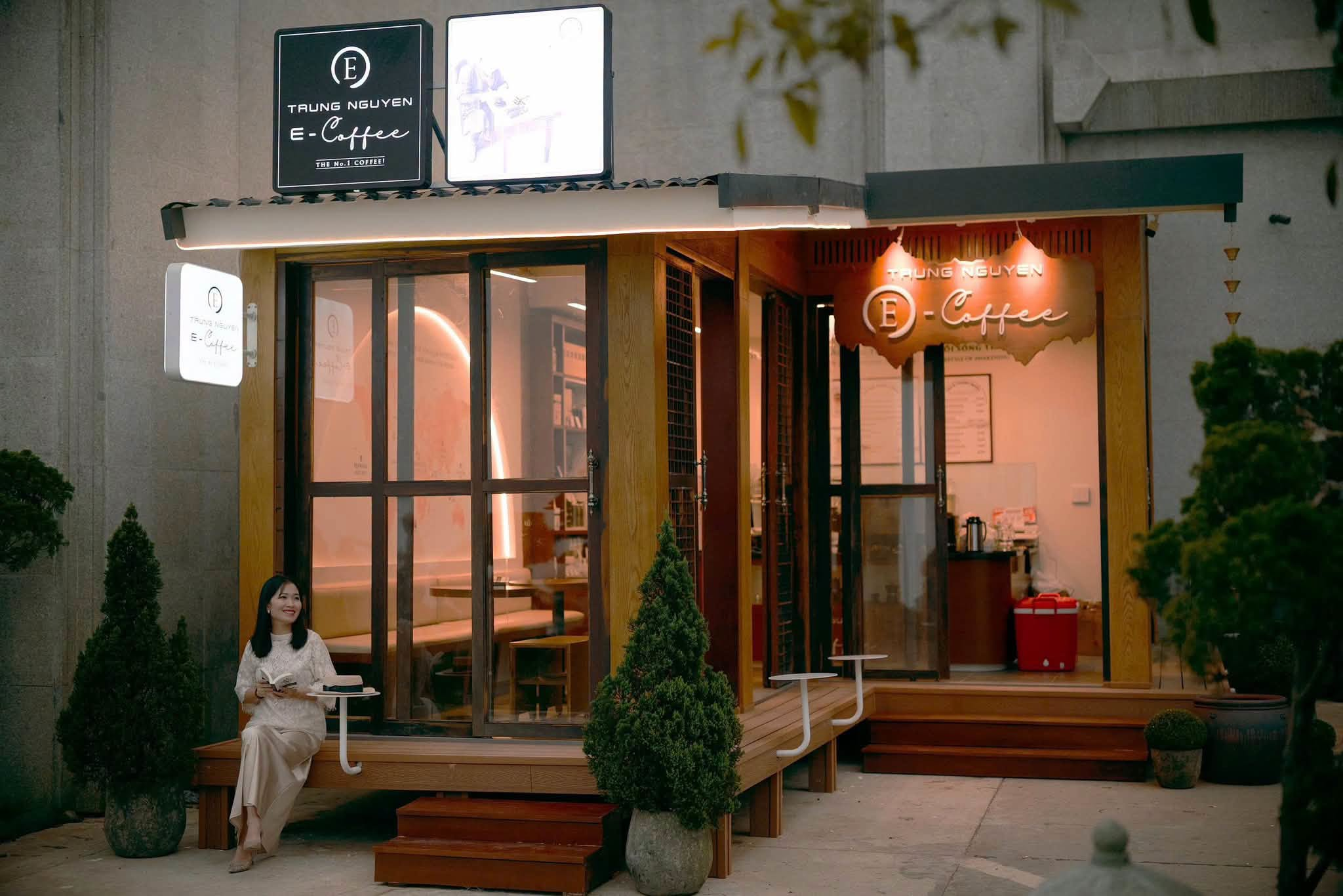 Trải nghiệm ngắm nhìn thiên nhiên và thưởng thức 1 ly cà phê.