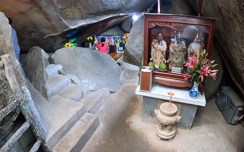 The interior space of Hang Pagoda