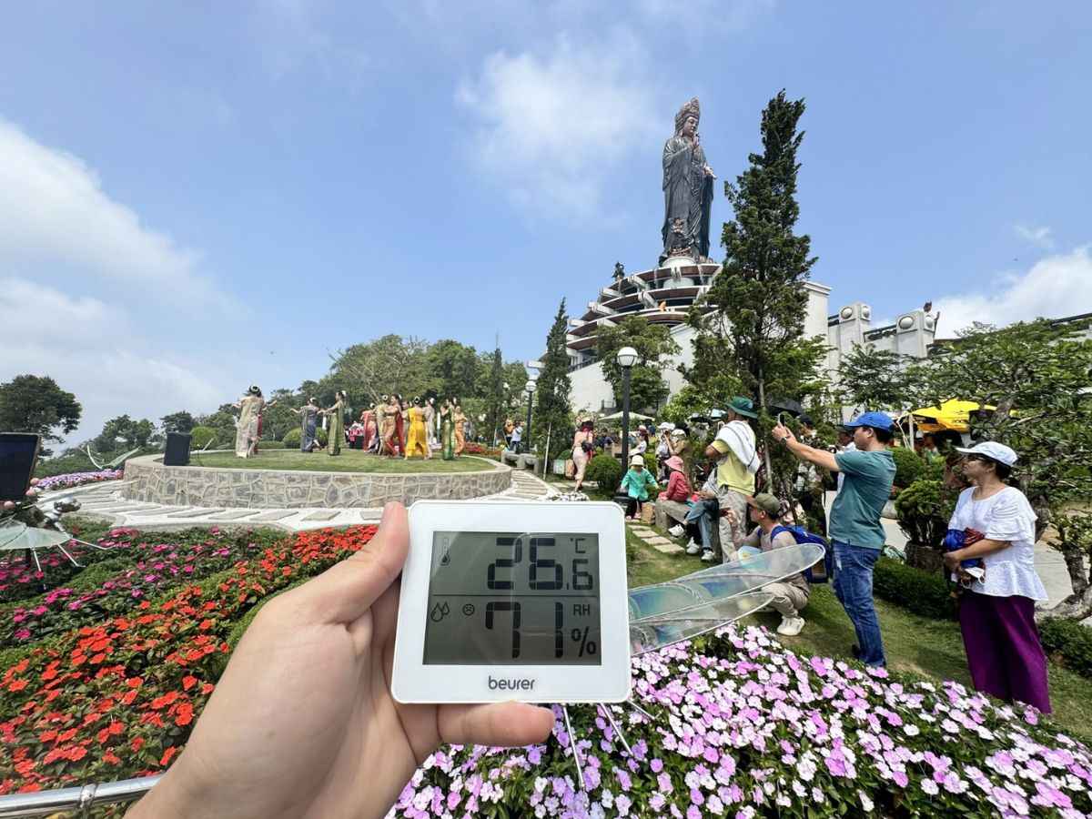 Nhiệt độ thực tế trên đỉnh Núi Bà Đen có thể thay đổi theo thời điểm trong ngày.