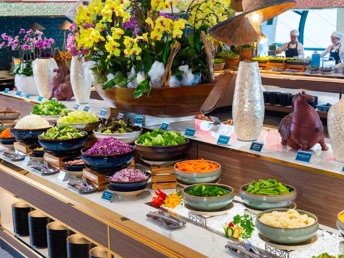 Buffet Vân Sơn mang đến nhiều lựa chọn món ăn phù hợp cho gia đình có trẻ nhỏ.