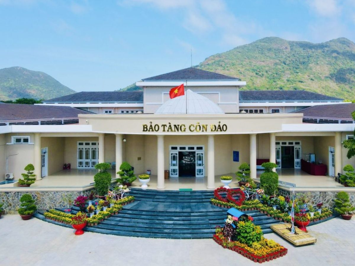 Bảo tàng Côn Đảo mở đầu hành trình tìm hiểu lịch sử vùng đảo.