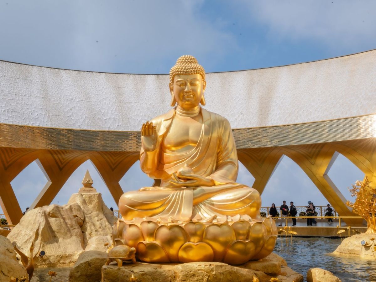 Tượng Phật Câu Na Hàm Mâu Ni tại vườn Ưu Đàm