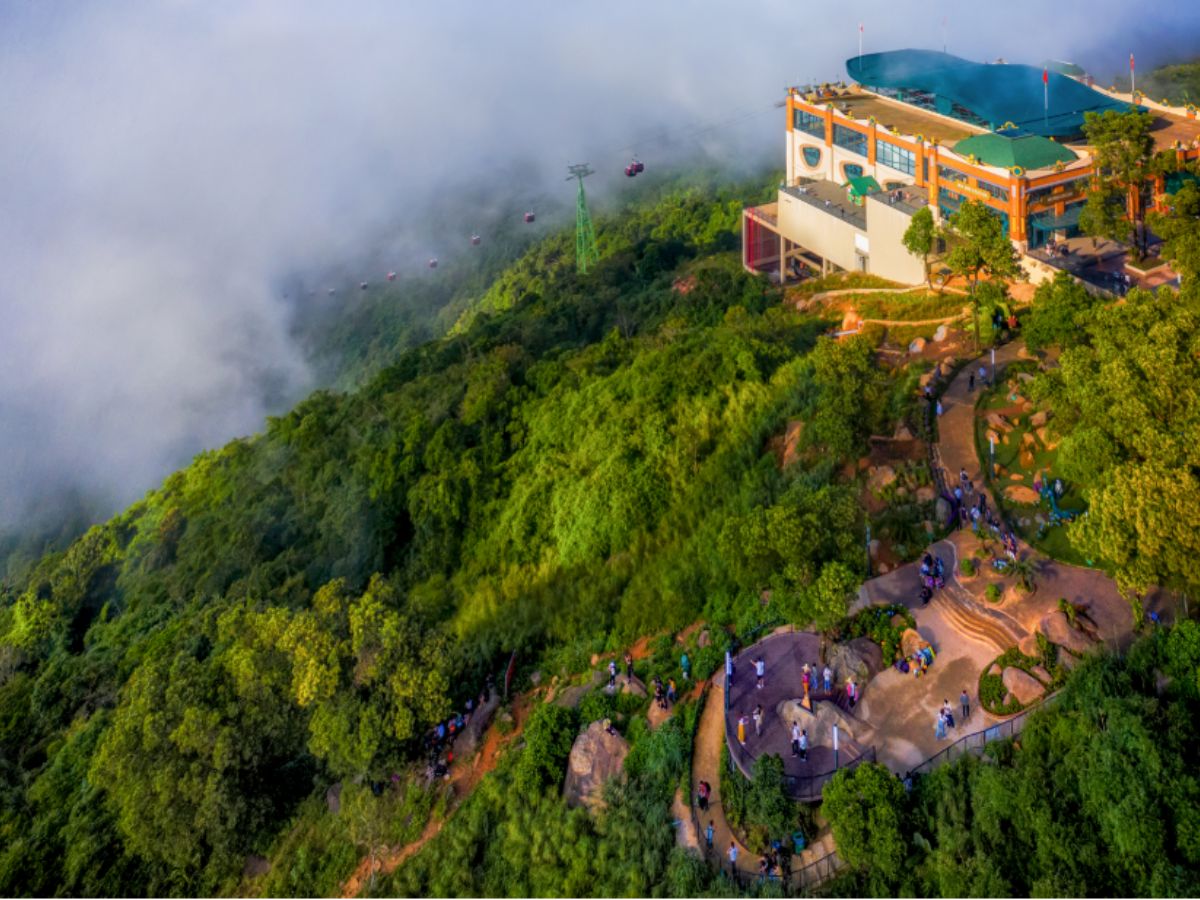 Trải nghiệm ẩm thực giữa không gian núi cao thu hút nhiều du khách.