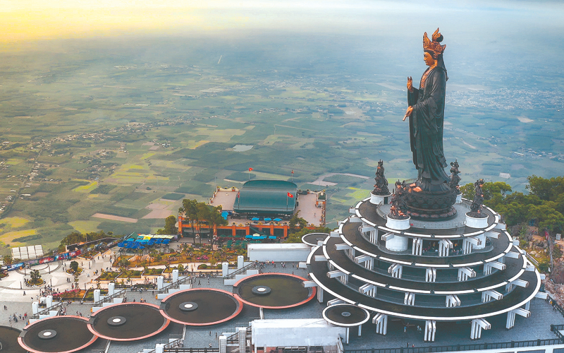 The Tay Bo Da Son Bodhisattva statue is a renowned site of worship on Ba Den Mountain