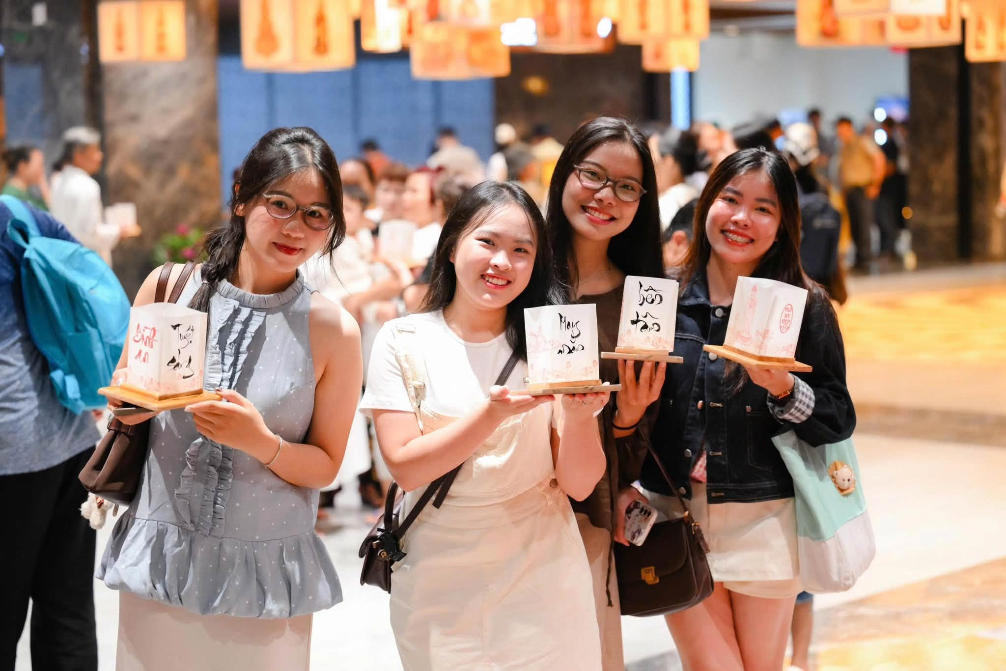 Visitors experience the lantern-offering ritual at Ba Den Mountain