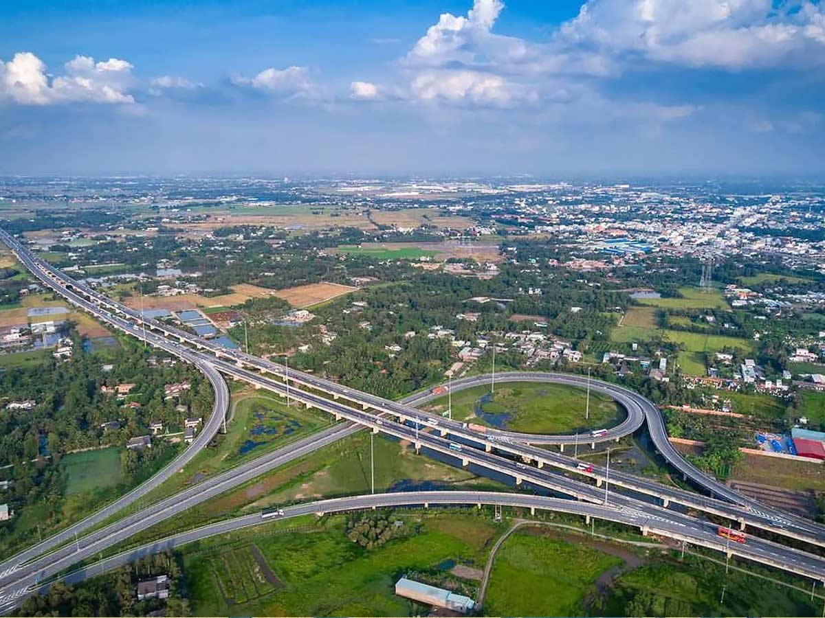 Tuyến đường di chuyển qua TPHCM được ưu tiên lựa chọn vì mặt đường khá đồng nhất và dễ điều khiển. (Nguồn sưu tầm)