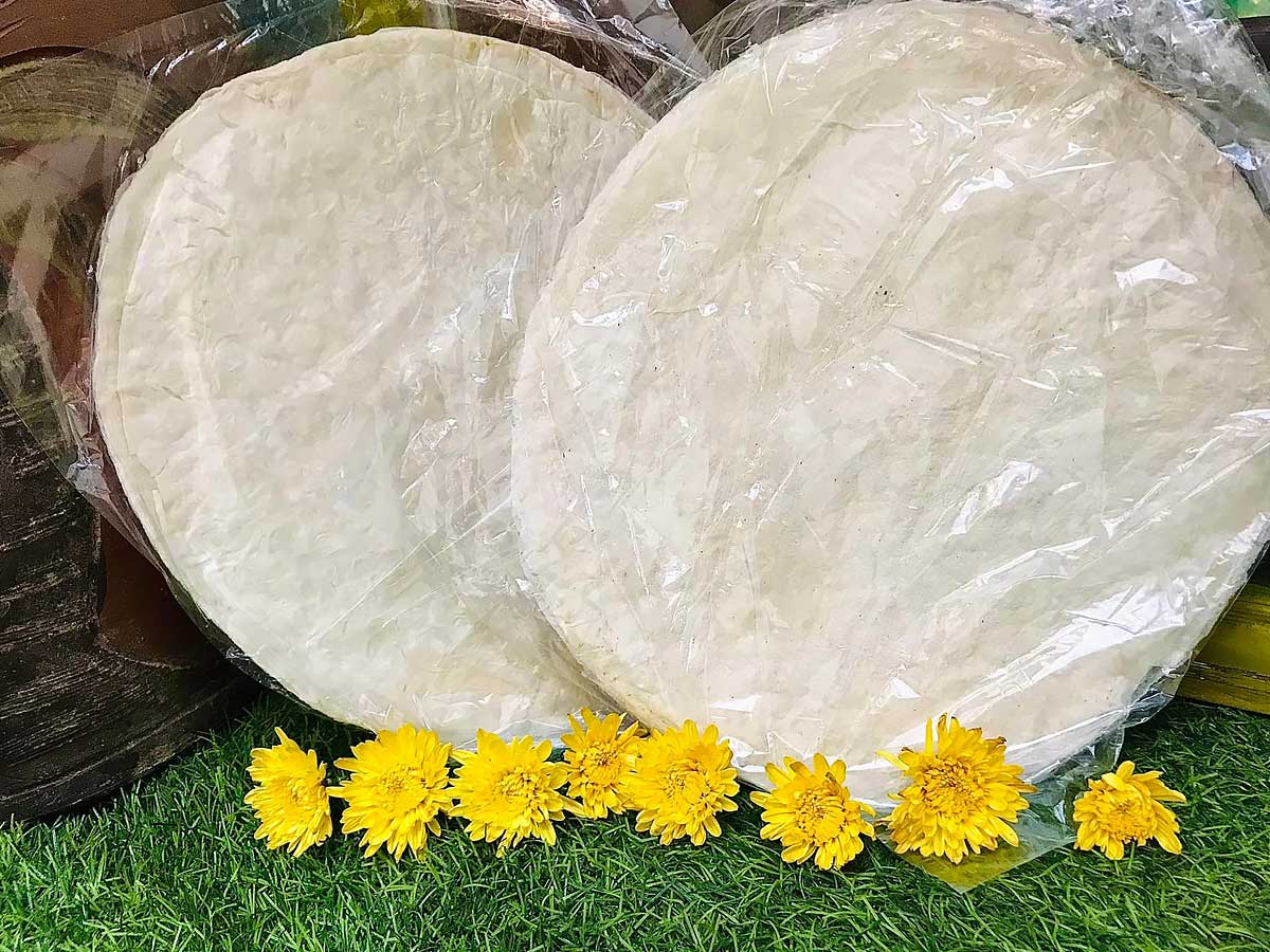 Tây Ninh được biết đến với nhiều loại bánh tráng như bánh tráng phơi sương và bánh tráng muối nhuyễn. (Nguồn sưu tầm)