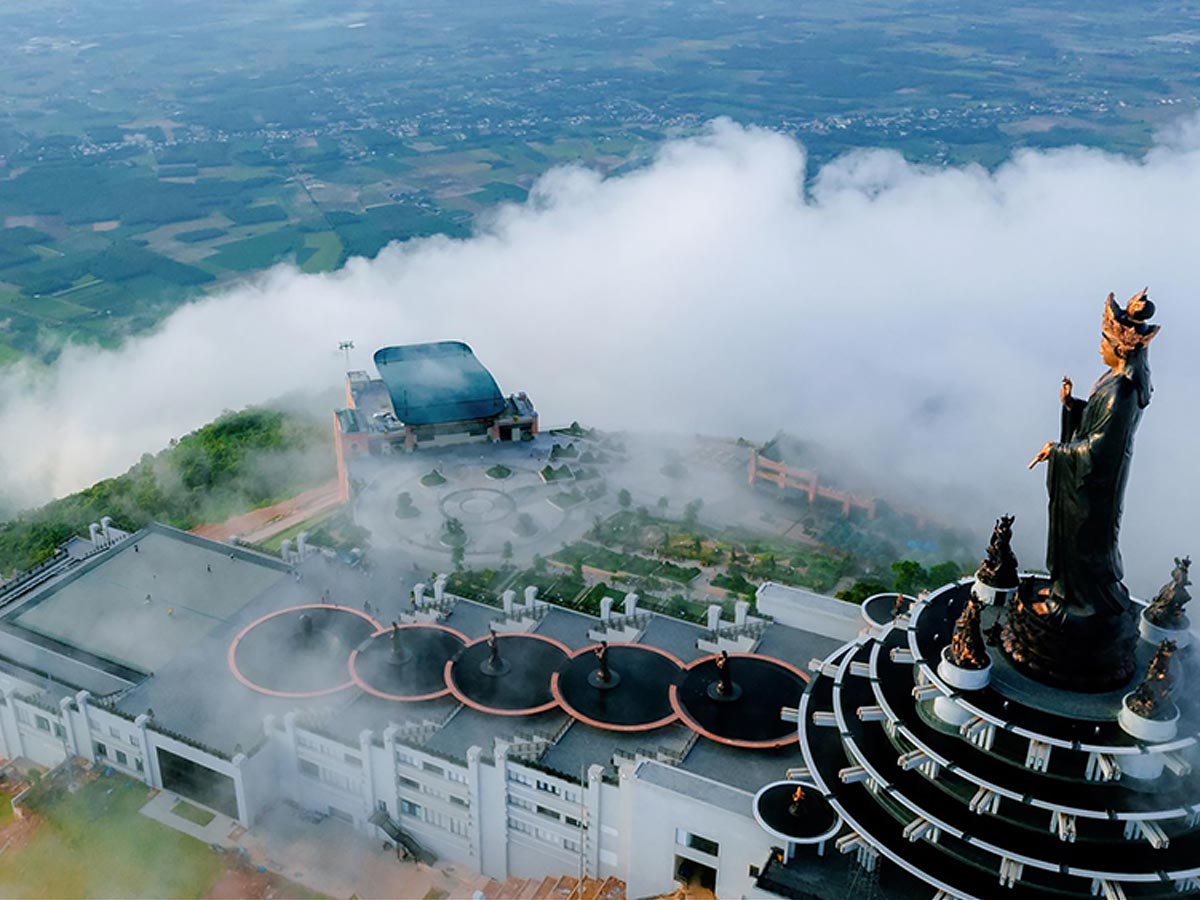 Thời điểm thuận tiện cho du khách đến tham quan Núi Bà Đen rơi vào khoảng tháng 11 đến tháng 4. (Nguồn sưu tầm)