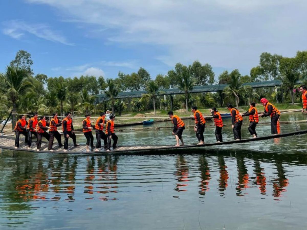 Du khách vui chơi tại khu sinh thái Chavi Garden.