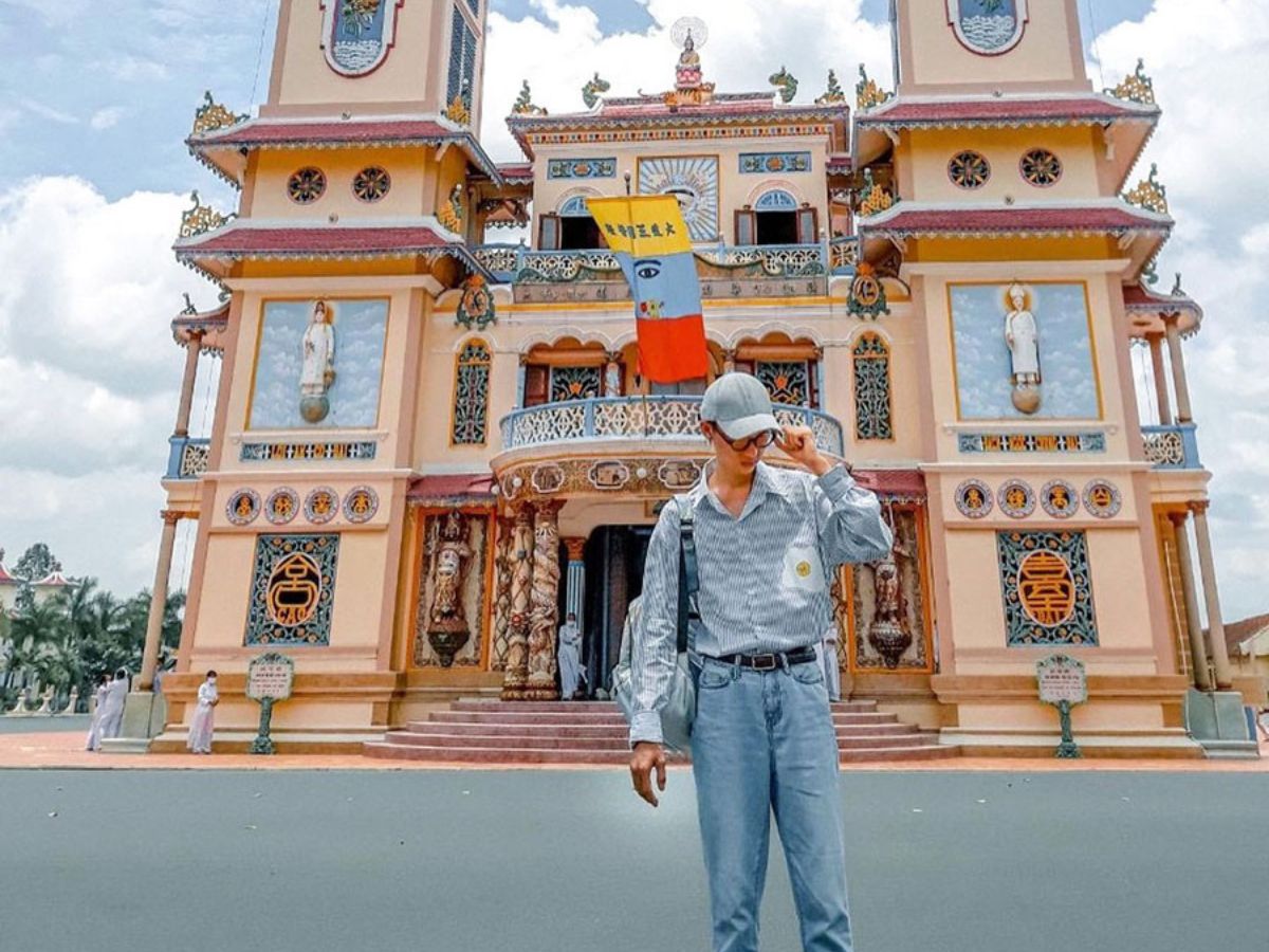 Tòa Thánh Cao Đài là điểm du lịch nổi tiếng tại Việt Nam.