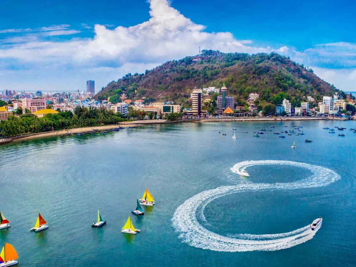Vũng Tàu được biết đến là thành phố biển hàng đầu cho lịch trình du lịch biển của gia đình.