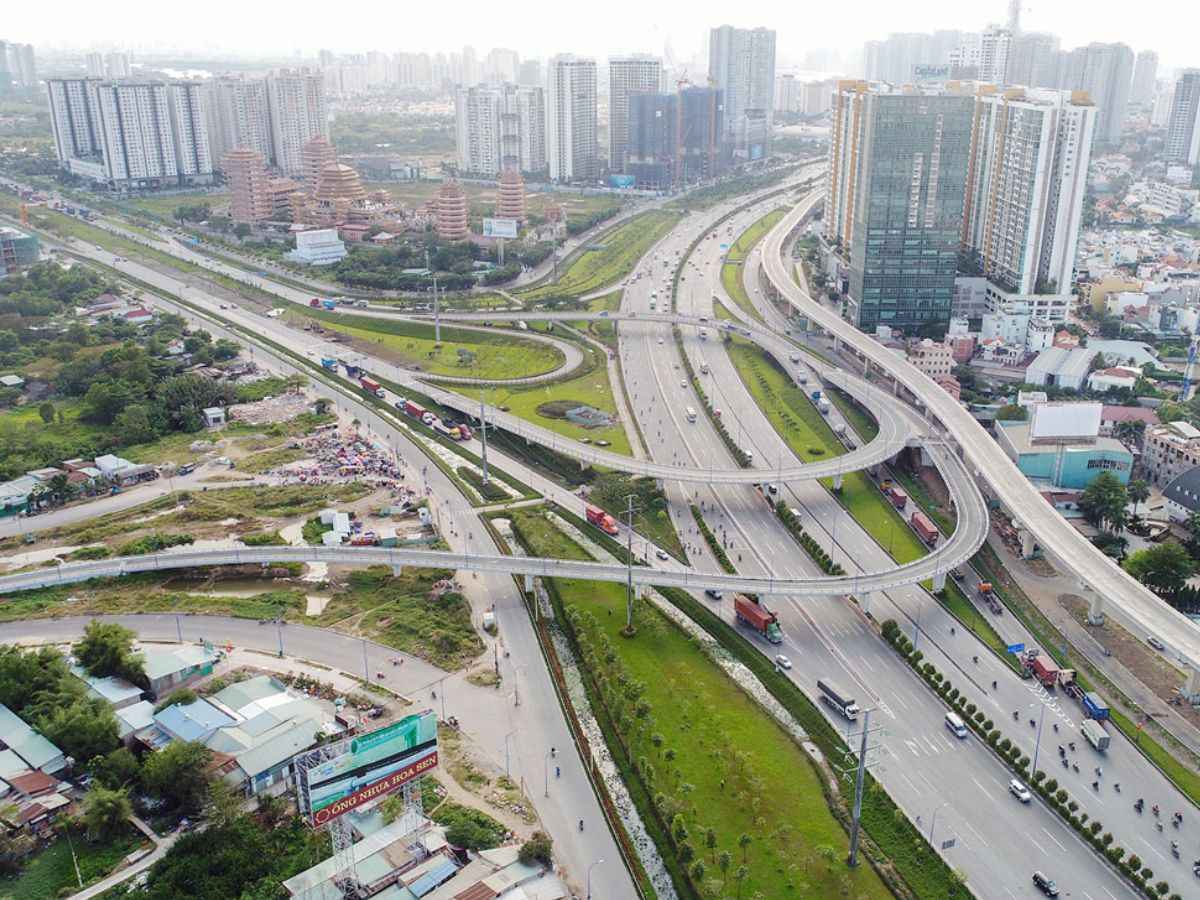 胡志明市现代化的交通系统方便连接周边旅游目的地