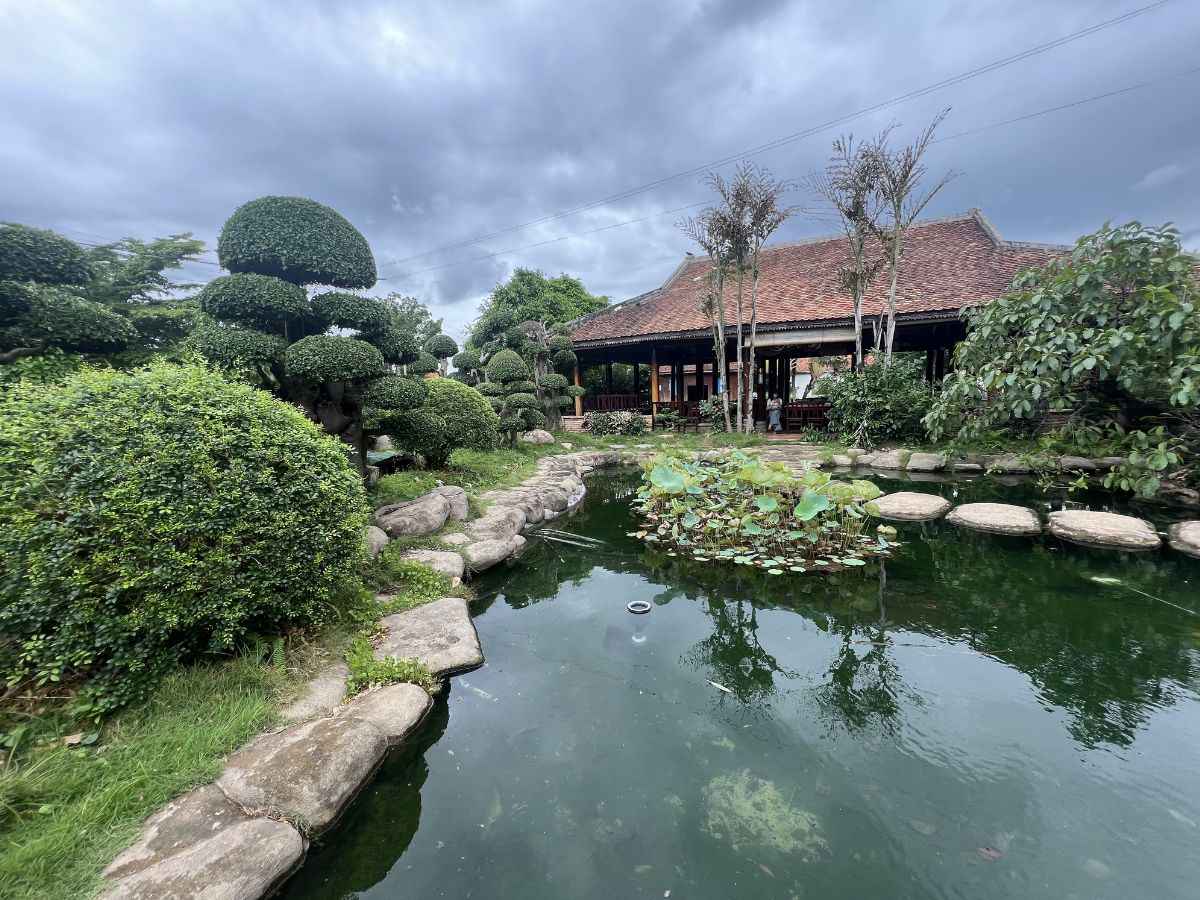 Nhà hàng chay Phước Lạc Viên có không gian xanh mát phù hợp cho du khách muốn trải nghiệm ăn uống hoà mình vào thiên nhiên