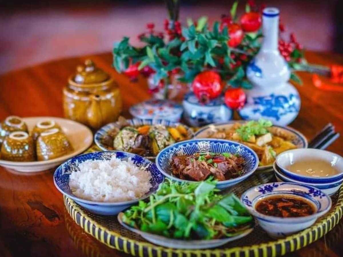 Mâm cơm chay nhưng vẫn đảm bảo được hương vị thơm ngon tại nhà hàng.
