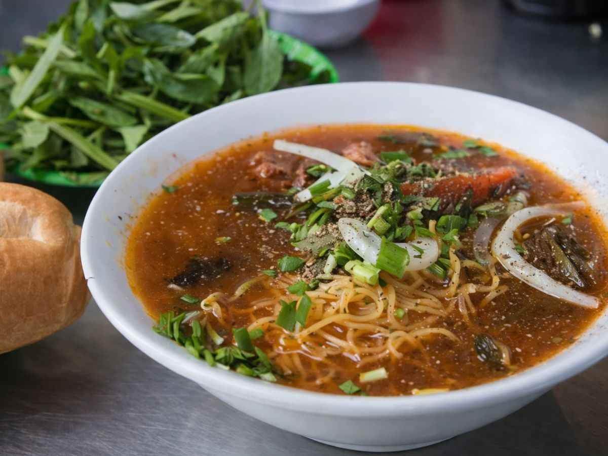 Hủ tiếu bò kho Chị Hương đậm đà, thịt mềm, nước sốt thơm ngon