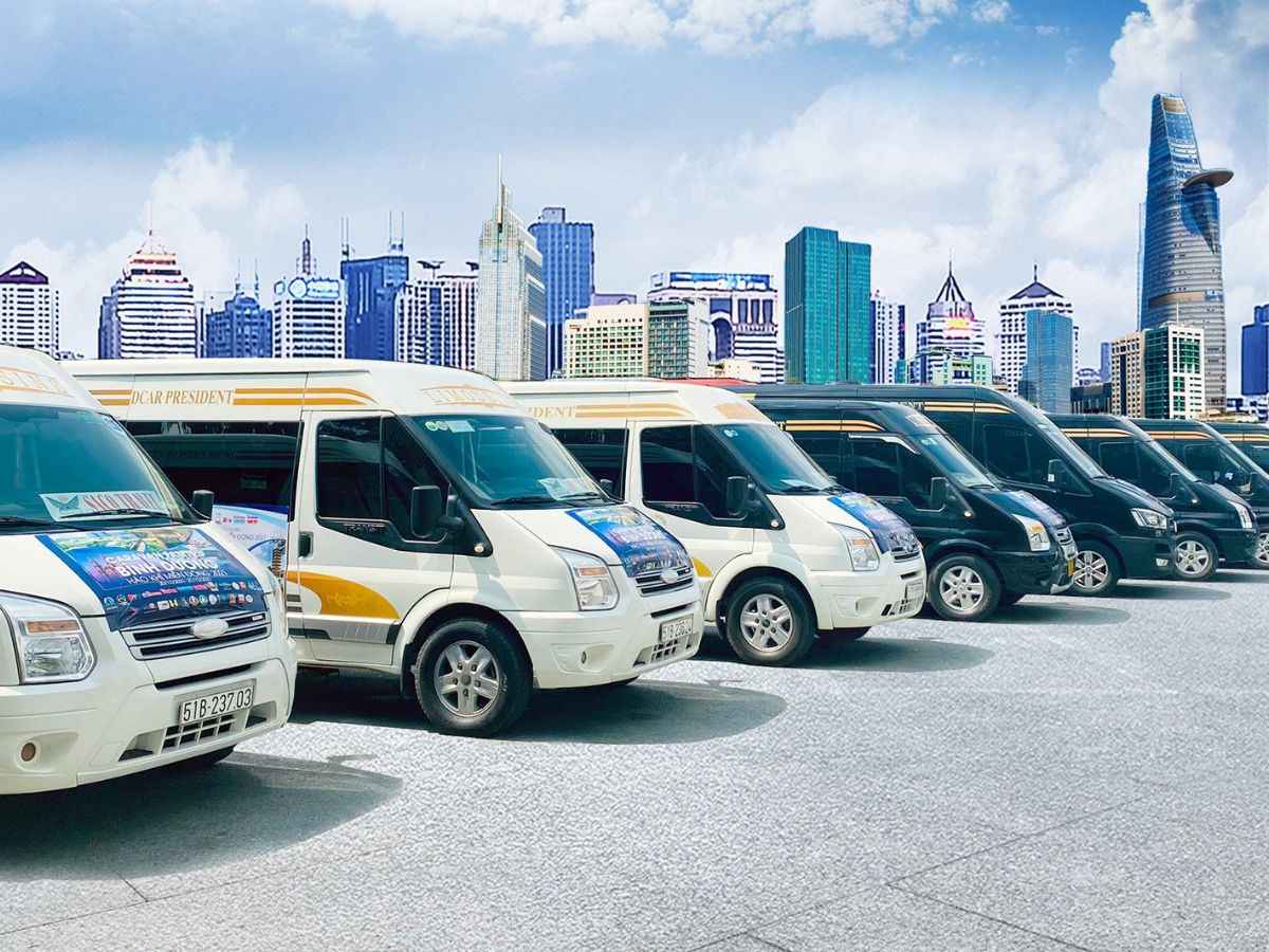 Dàn xe Limousine cao cấp của Saco Travel với điểm xuất phát từ Tây Ninh.