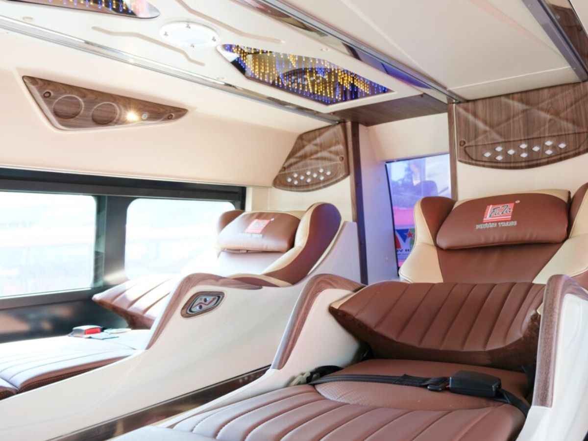 Không gian giường nằm và các tiện ích trên xe Phương Trang.