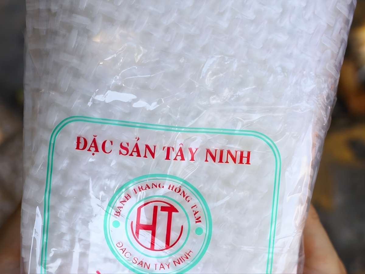 Điểm nổi bật của bánh tráng Tây Ninh là lớp bánh mỏng và có độ dẻo nhất định