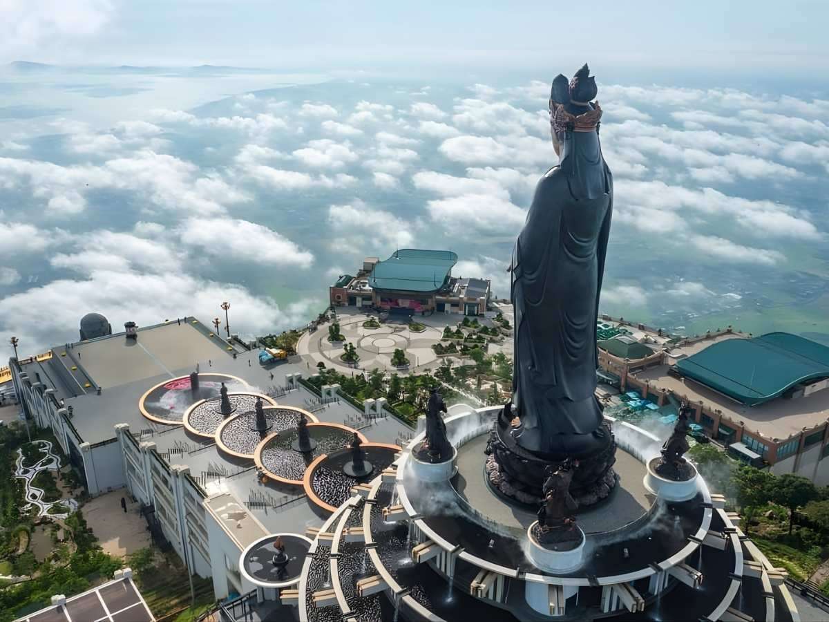 Núi Bà Đen điểm đến lý tưởng cho chuyến đi cuối tuần