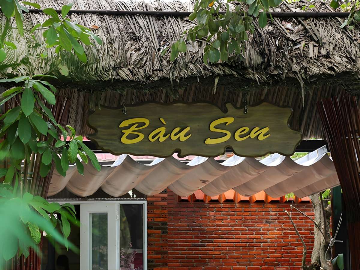 Bàu Sen Quán nổi bật với phong cách thiết kế đậm nét làng quê Nam Bộ.
