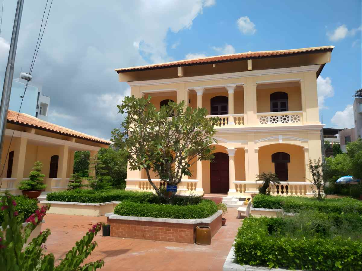 Khu vực quanh Dinh Tổng Thận mang đặc trưng của không gian đô thị cổ tại tỉnh Tây Ninh
