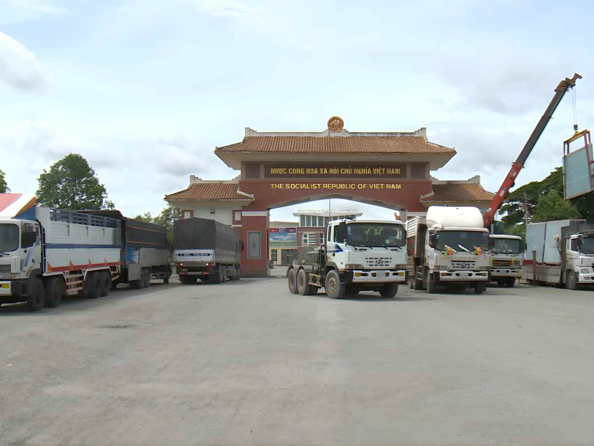 Cửa khẩu Quốc tế Bình Hiệp là cửa khẩu đường bộ quan trọng kết nối với Campuchia