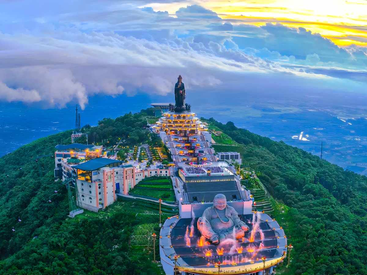 Du lịch Núi Bà Đen kết hợp nghỉ dưỡng và hành hương tuyệt vời.