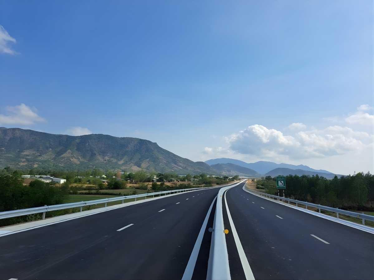 最常见的路线是沿22A号国道行驶。