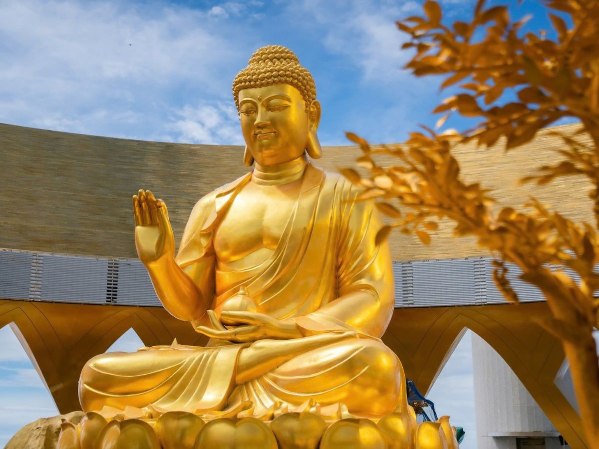 Quần thể tâm linh trên đỉnh núi Bà Đen là điểm đến thu hút nhiều du khách gần Sài Gòn.