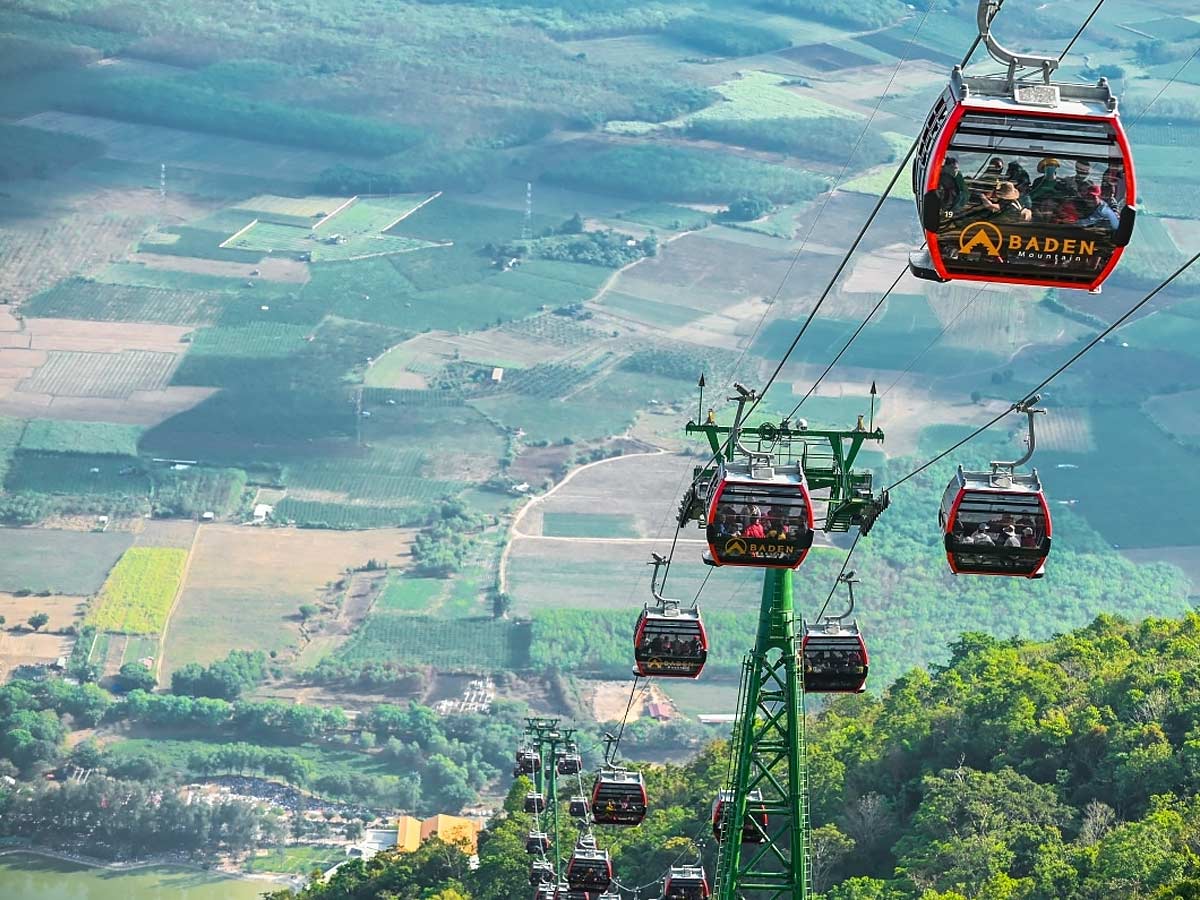 Hệ thống cáp treo thuộc quần thể Sun World Ba Den Mountain sẽ giúp cho du khách rút ngắn thời gian di chuyển