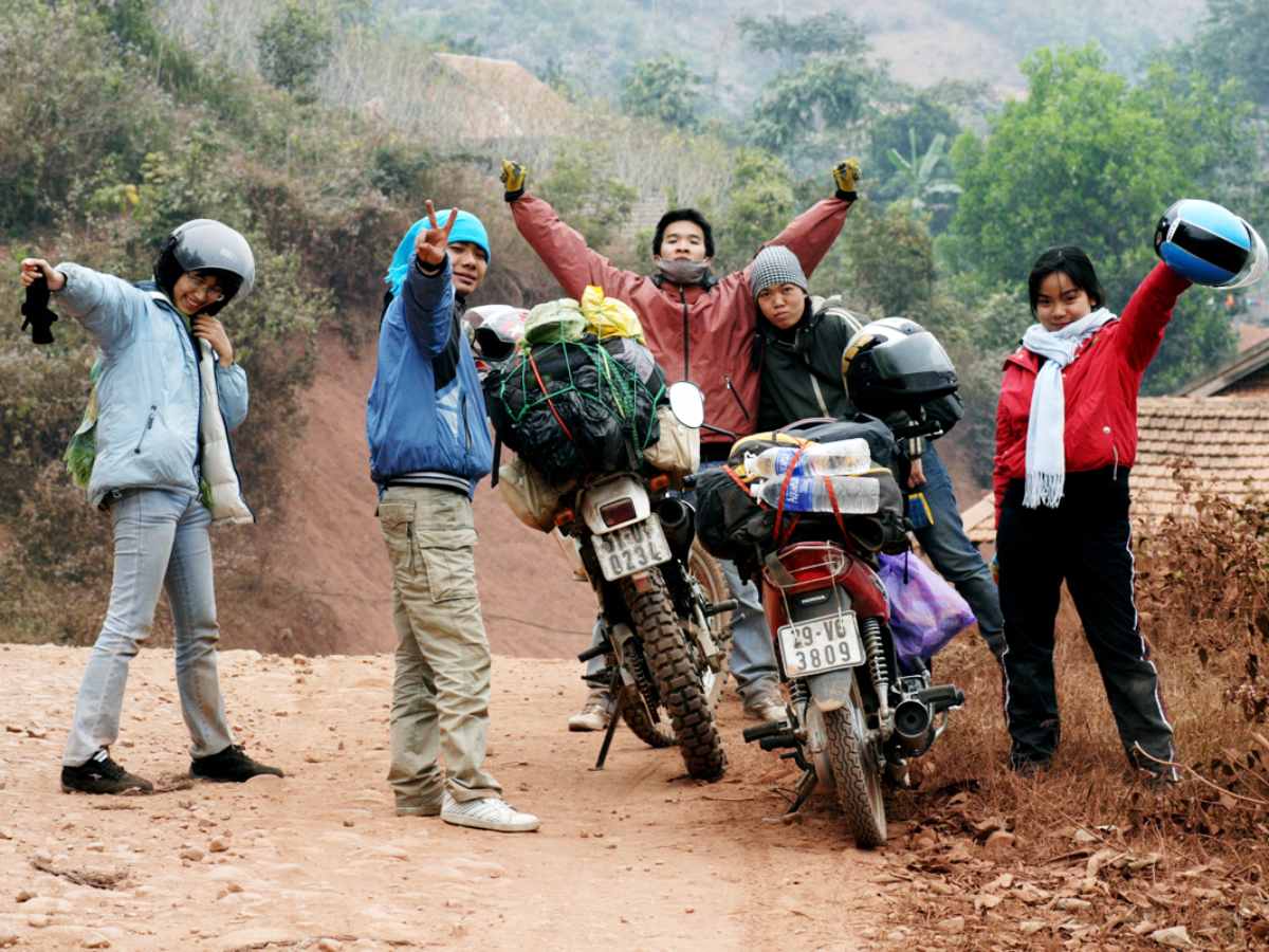 Chuẩn bị trang phục gọn nhẹ và thấm hút mồ hôi tốt cho hành trình phượt miền đông