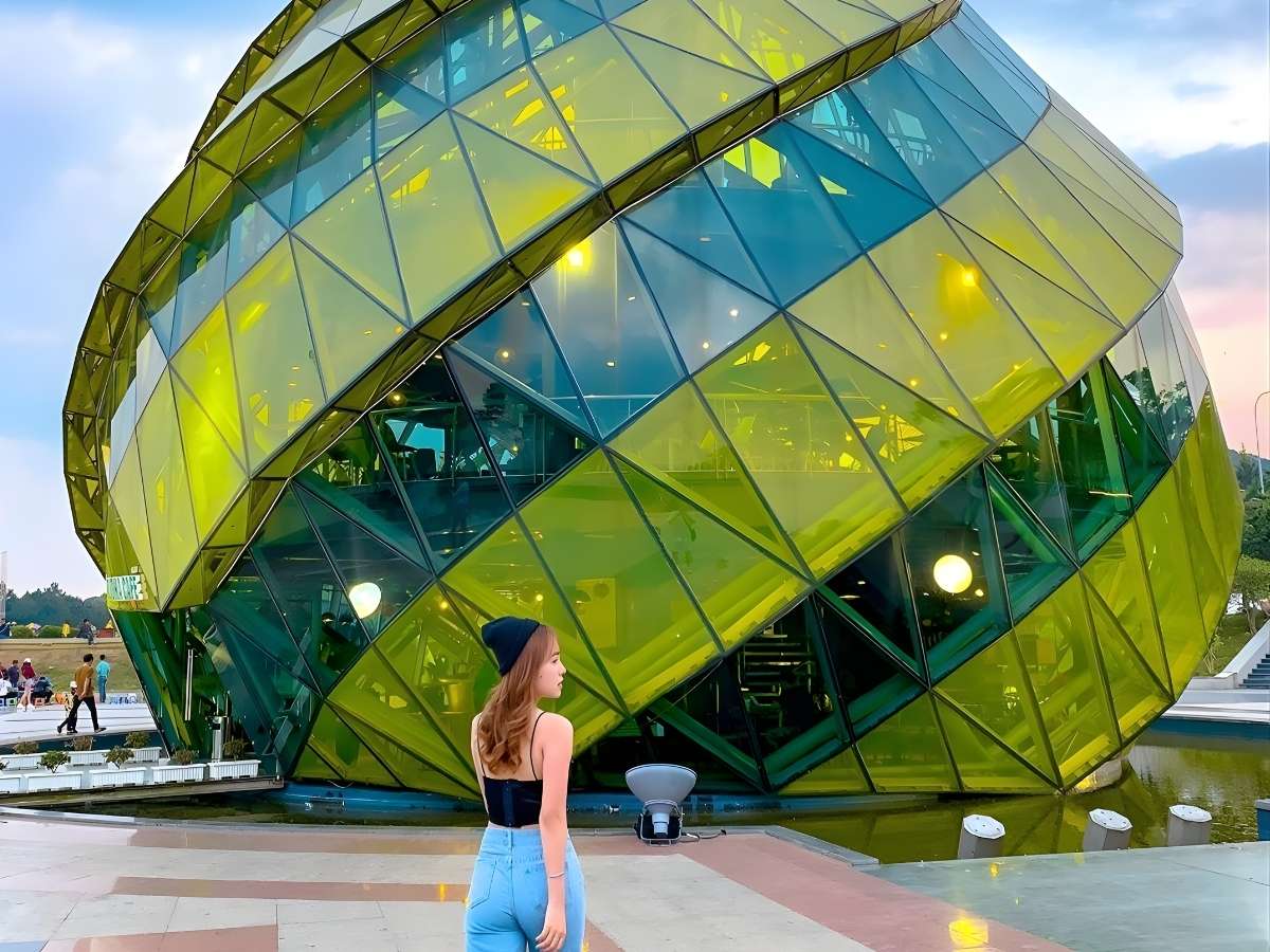 Quảng trường Lâm Viên là địa điểm check in của nhiều du khách.