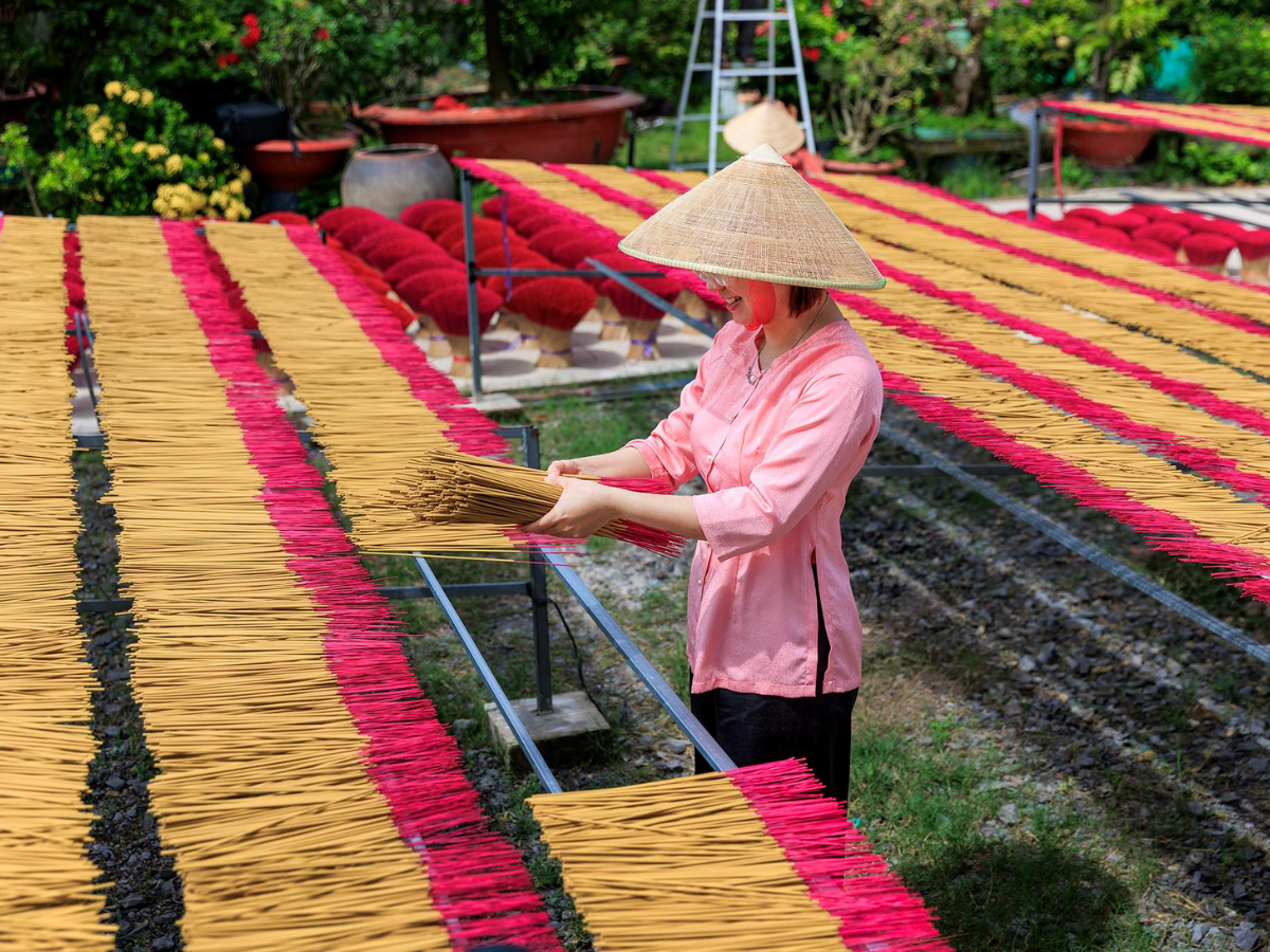 Làng nghề làm nhang phát triển mạnh từ khi đạo Cao Đài hình thành