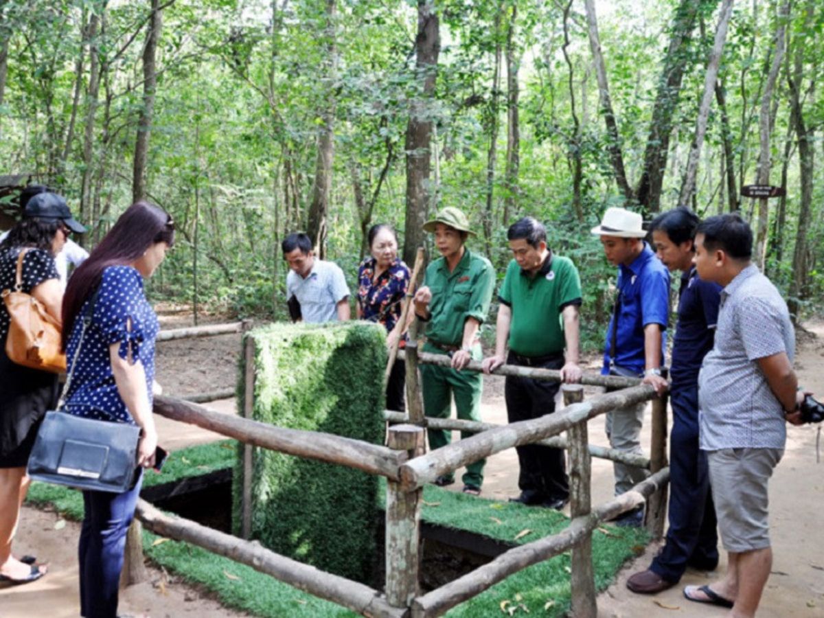 Địa đạo Củ Chi là biểu tượng tiêu biểu cho chiến tranh nhân dân.