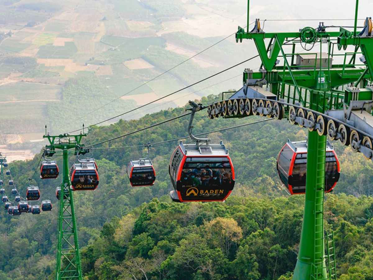 Hệ thống cáp treo tại Núi Bà Đen gồm 3 tuyến chính nối từ chân núi lên đỉnh núi