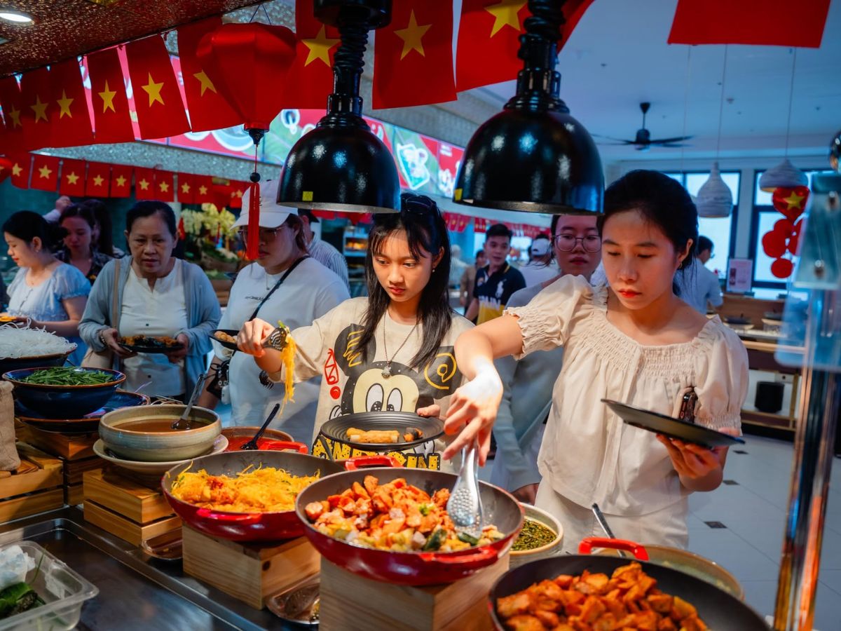 Ẩm thực là một phần không thể thiếu trong hành trình.