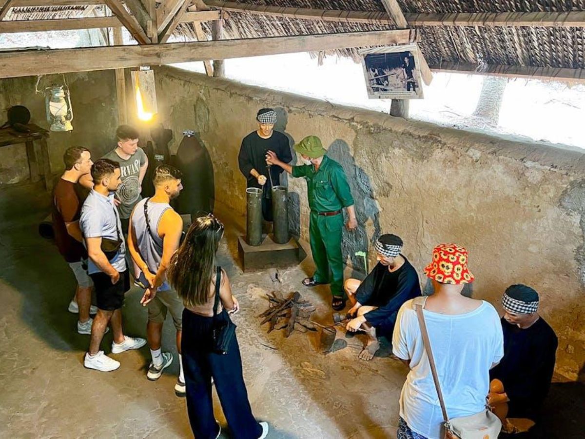 Địa đạo Củ Chi – điểm đến mang đậm dấu ấn lịch sử trong hành trình.