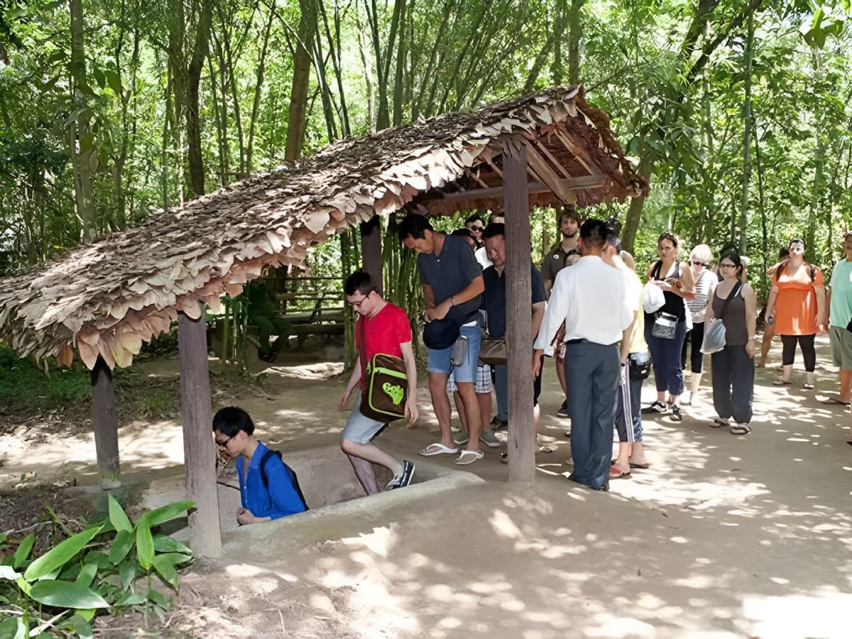 Địa đạo Củ Chi là điểm đến nổi bật trong hành trình khám phá lịch sử phía Nam.