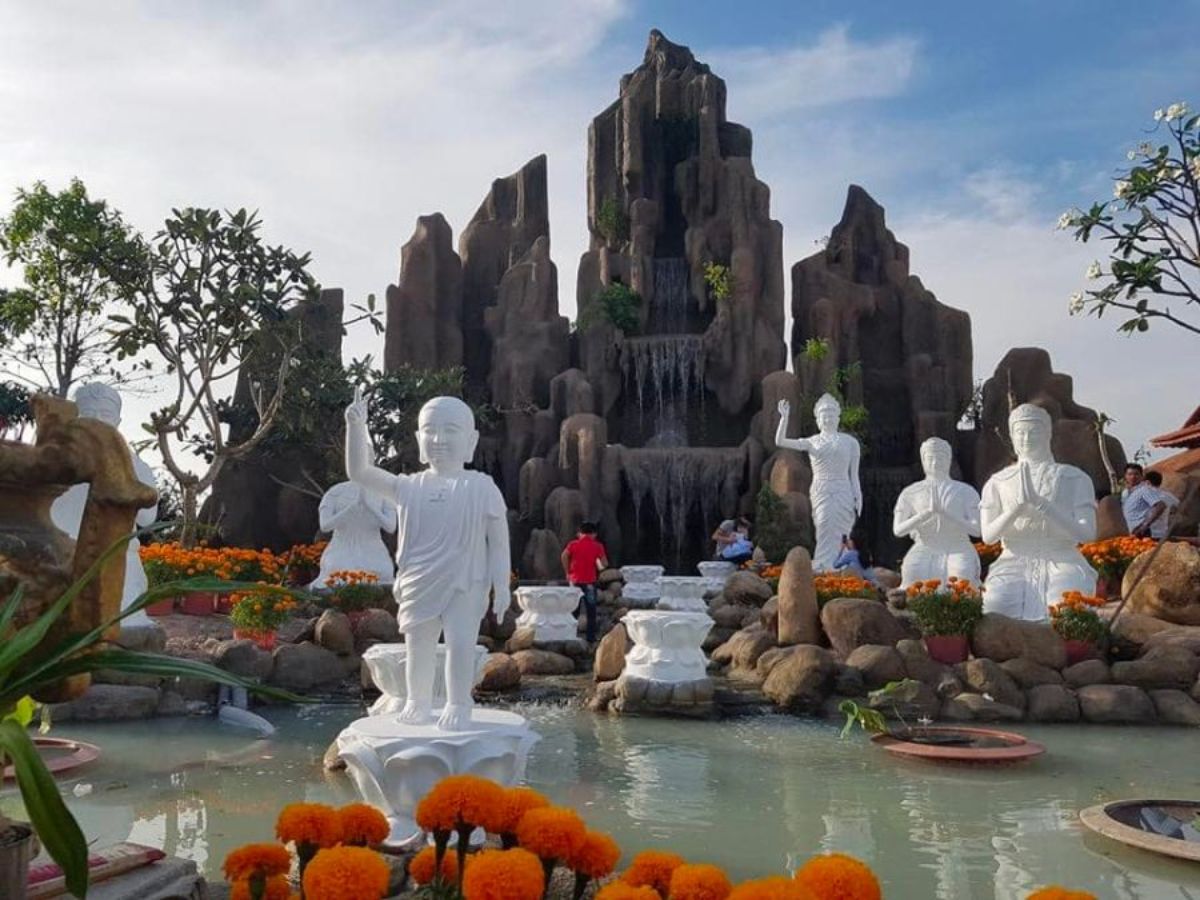 Ngôi chùa là điểm đến đáng chú ý cho những khóa tu ngắn hạn