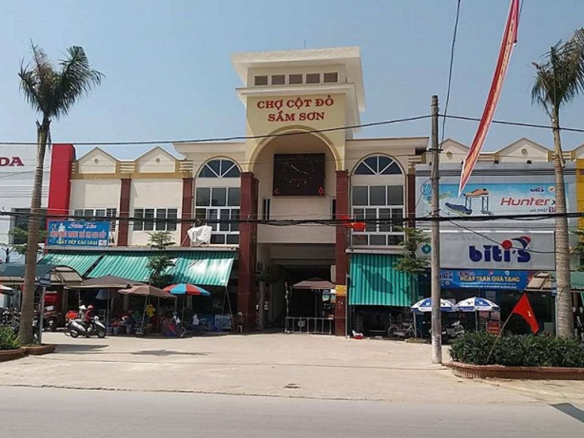 cho-hai-san-sam-son-duoc-nhieu-du-khach-lua-chon