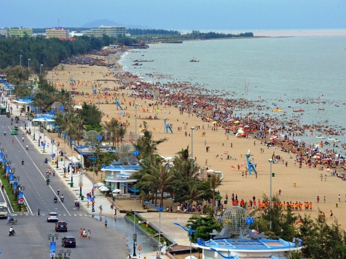 bien-sam-son-luon-nhon-nhip-du-khach