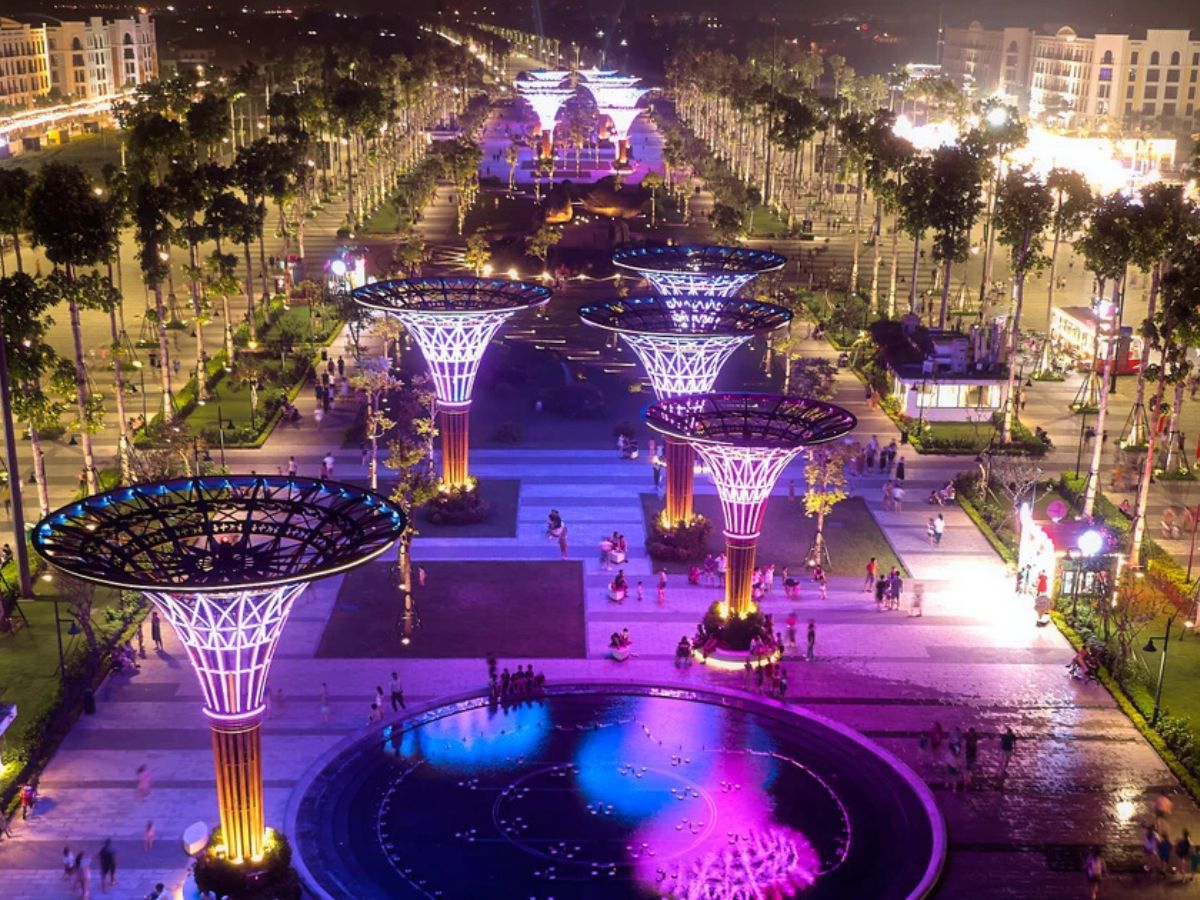 quang-truong-bien-sam-son-thu-hut-du-khach