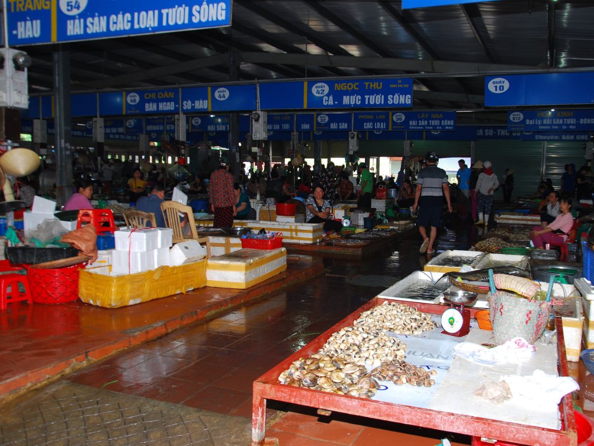 gio-mo-cua-cho-cot-do-sam-son-va-thoi-diem-mua-hai-san