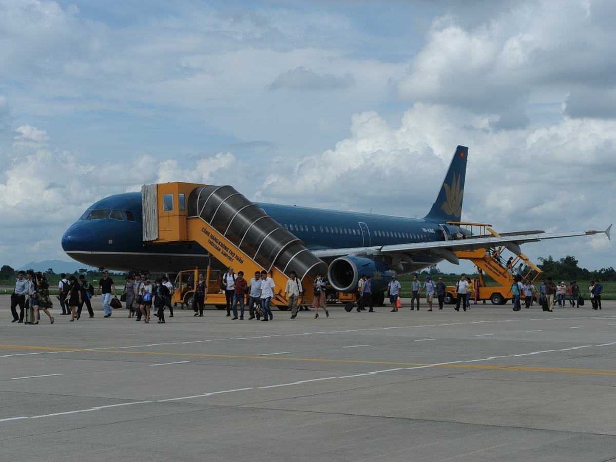 Vietnam Airlines phục vụ hành khách tại sân bay Thọ Xuân.