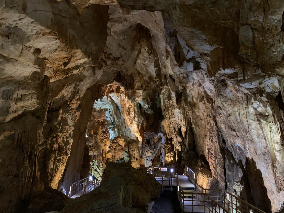 Không gian tâm linh bên trong động Tiên Sơn Thanh Hoá