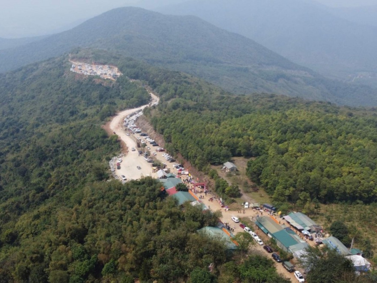 Phong cảnh Núi Nưa vùng hùng vĩ vừa hoang sơ.