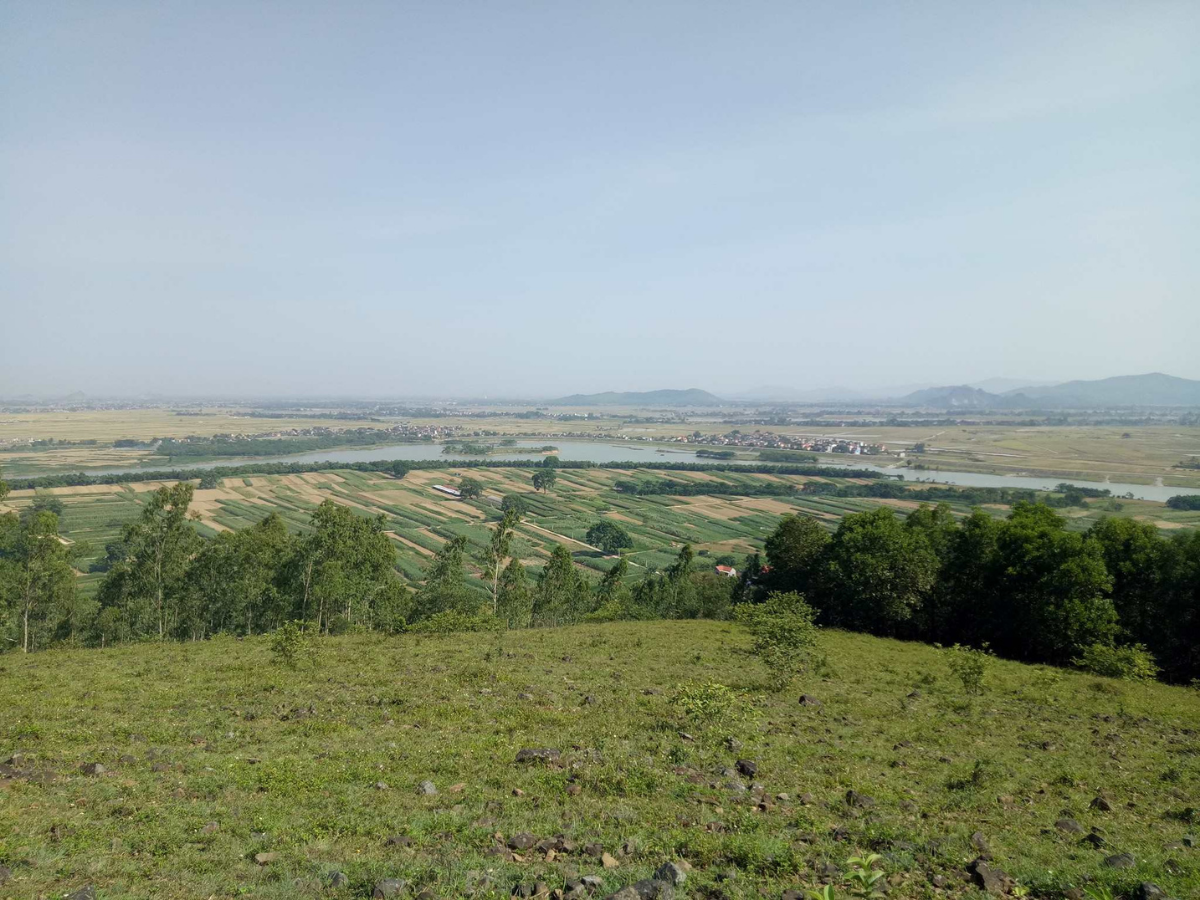 Núi Đọ như một viên ngọc quý nằm tại nơi giao nhau của sông Mã và sông Chu.