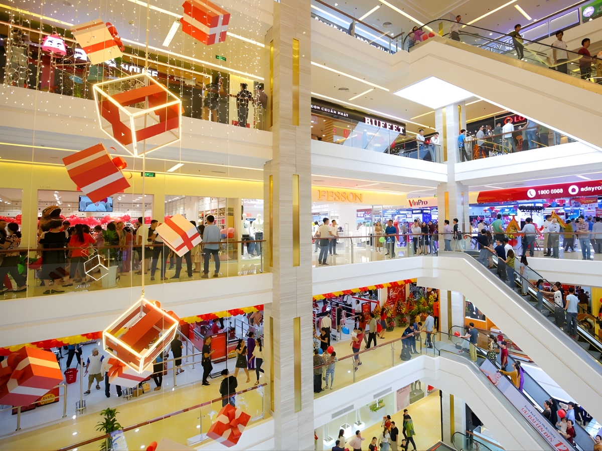 Vincom Plaza Thanh Hóa được trang trí đẹp mắt cùng nhiều hoạt động sôi nổi mùa Giáng Sinh.