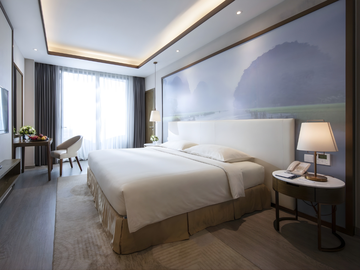 Đặt khách sạn từ sớm để có được phòng đẹp, ưng ý với mức giá tốt nhất.