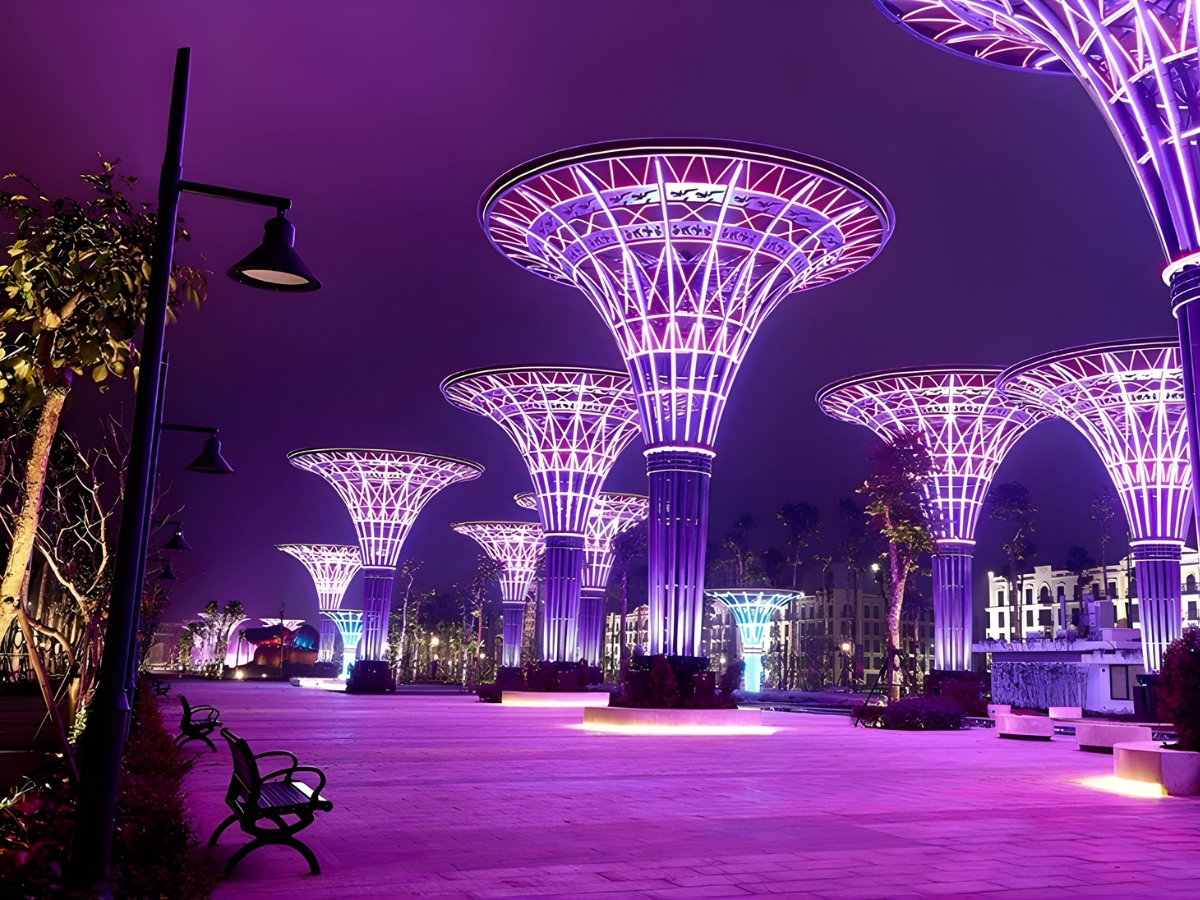 Đi dạo và check-in quảng trường biển Sầm Sơn trong những ngày đầu xuân năm mới.